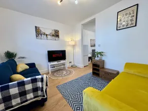 Charming 2 Bed Victorian Terrace House with Garden - Image 2
