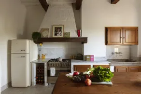 Unique and historic retreat with dream garden - Image 5
