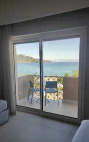 The Window on the Sea Modern Apartment - Image 4