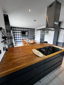 5 bedrooms 11 guests 3 toilet Secure area 233 Wifi - Image 4