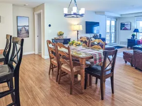 2 BDRM plus den | Near Lake | Beach 2mins away - Image 5