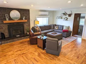 Cozy Pet-Friendly Cowboy House - Image 3