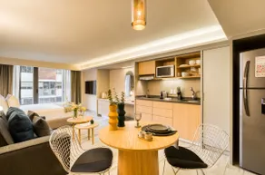 Refined Studio | Prime Location+Rooftop+Gym - Image 3