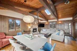 Cedar Lake getaway w/sauna, paddle boards & raft! - Image 4