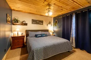 Lake Escape w/ Hot Tub + Guesthouse - Image 4