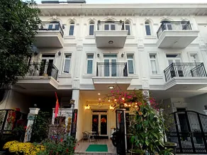 Aroma Home | Downtown | Pool | Luxury | 4BR 5WC - Image 5