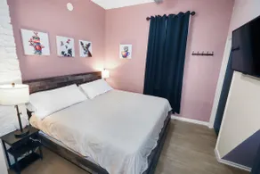 2 Bed/1 Bath/ 6' Fence / Kitchen / Grill - Image 3