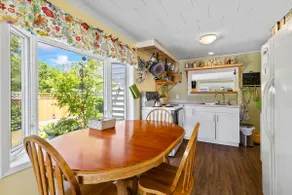 3Bed Cottage 4 blocks from Beach - Image 2