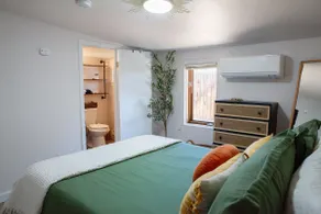 Oasis apartment near downtown. Bikes included! - Image 3
