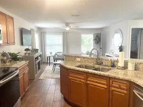 Stylish Lakeview Home for Triathletes/ Family 380 - Image 3