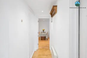 Central Apt-2Bed 2Bath-AC unit-By FabAccommodation - Image 5