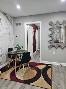 Cozy 2B Home in Delmar Loop with Newly Renov Bathroom - Image 3