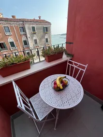 Biennale penthouse overlooking the lagoon and St. Mark's basin - Image 2