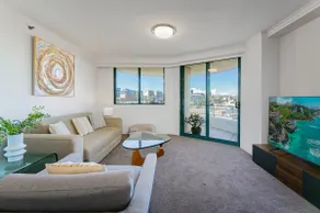 The Elegance, CBD | Parking | Desk | Gym | Pool - Image 2