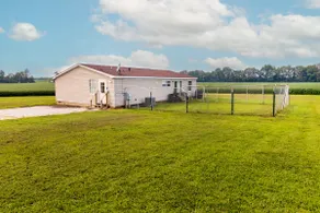 Secluded house on a farm retreat - Image 2