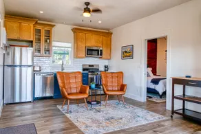Bucher Vineyard Cottage - Image 4