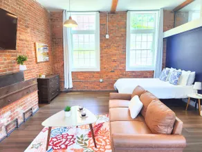 Jennifer's Stylish Downtown Brick Foundry Escape - Image 4