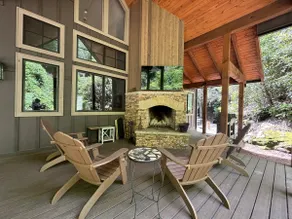 Glen Falls Luxury Cabin - Image 4