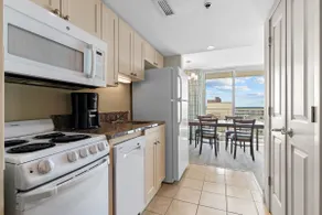 Seaside - Oceanview 1 Bedroom with King - Image 2