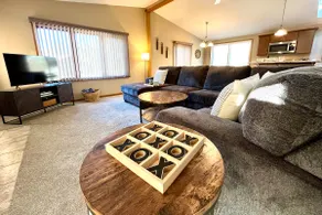 Lake Arrowhead Retreat. Game Room, VIP Pool Access - Image 5