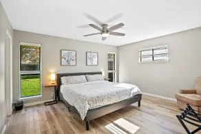 Garden Retreat / King Bed / Large Yard - Image 3
