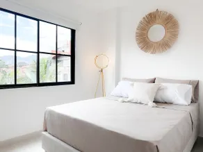 Bright Medellín Stay Central Location | AC & WiFi - Image 2
