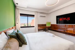Condo in the city center + swimming pool - Image 5