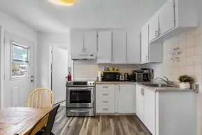 Cozy 2BR in VieuxLongueuil +parking 14min Downtown - Image 3