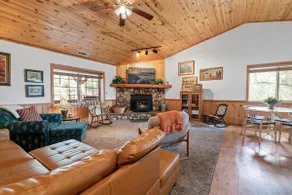 The Lazy Bear Inn- Family Friendly Game Room & Spa - Image 4