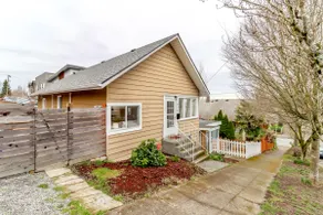 Charming, bright two-bedroom in North Beacon Hill - Image 5