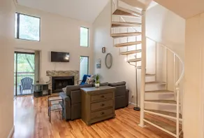 Eagle Pointe Leaf & Loft Living - Image 4