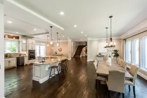 Luxury Estate Surrounded by a Beautiful Lake - Image 4