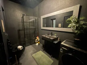 Industrial Cozy Apartment in Bugibba, Prime Location - Image 5