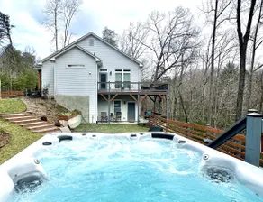3Rm Suite-SwimSpa-Tryon Equestrian-Near Lake&Hikes - Image 2