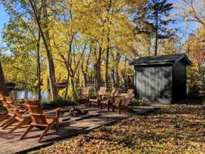 Sunset Shores - River View, King Beds, Soaker Tub - Image 5