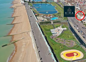 KIRA Beach House Large luxury 2 bedroom garden apartment  - Image 3
