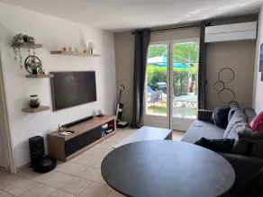Apartment with private garden, parking and swimming pool - Image 3