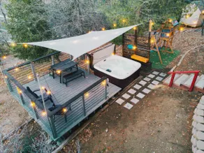 Treetop A-frame Cabin Family Friendly AC + Hot Tub - Image 5
