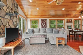 CJ's Cozy Cottage - Image 3
