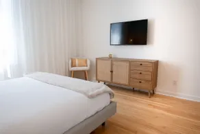 #10 - Serene Studio - Plateau - St-Denis - Air Conditioning - TV - Image 3