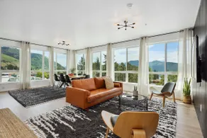 Honeymoon penthouse suite 16, downtown - Image 2