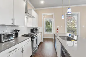 Fully-equipped kitchen for the family, 3 bedrooms, 2.5 bathrooms - Image 5
