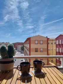 Large apartment in Huesca - Image 3