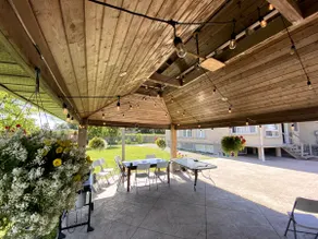Spacious Haven for 16+ Guests - Image 5