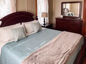 Historic Tanner Home- Sleeps 10 - Image 5