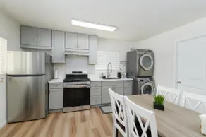 New Renovated Modern House (Up to 6) Near DTLA - Image 3