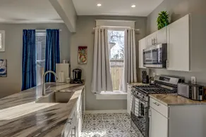 Huge 4,500 space: 6 bedrooms, 4 En-Suites, privacy - Image 2