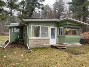 Cottage—house in Green Bay - Image 2