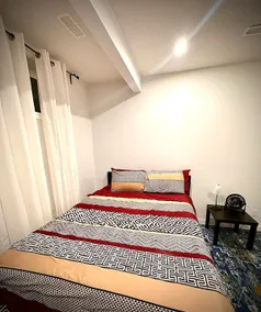 2 bedroom Queen beds legal suite - Image 2