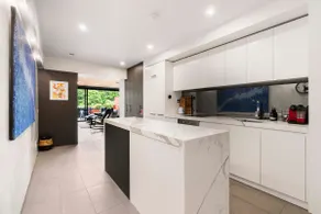 Treetops, King Bed, Car Space - Image 2